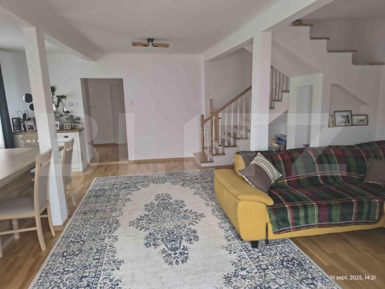 Apartament tip vilă, renovat complet, cu terasă și parcare – Baciu Regal