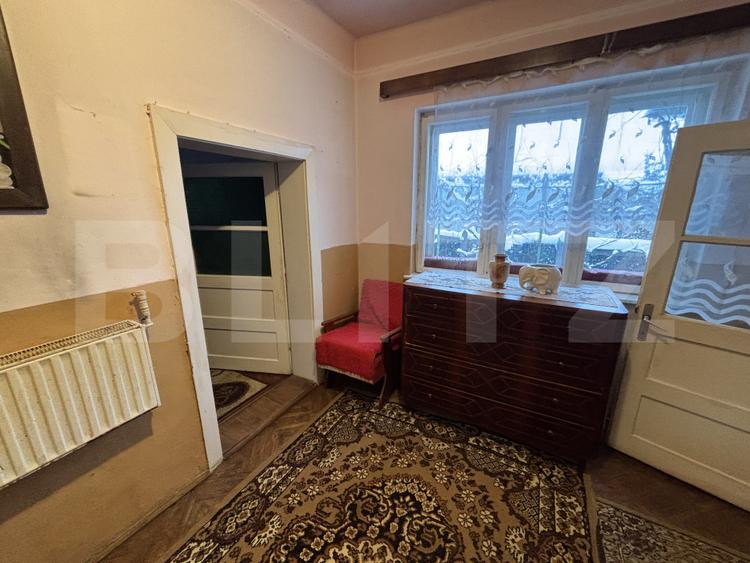 Casa de vanzare, cu 2 camere.