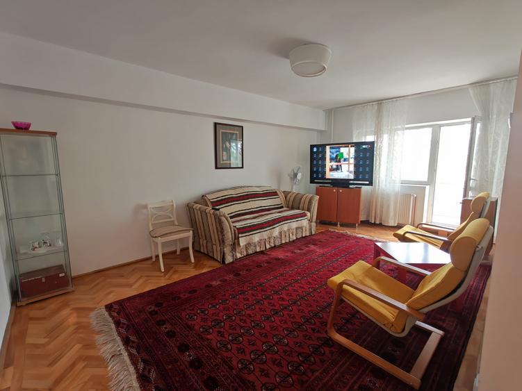 Piata Unirii 3 camere spatios cu centrala proprie