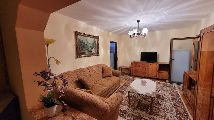 Inchiriez apartament 2 camere + loc de parcare, Micalaca zona 500