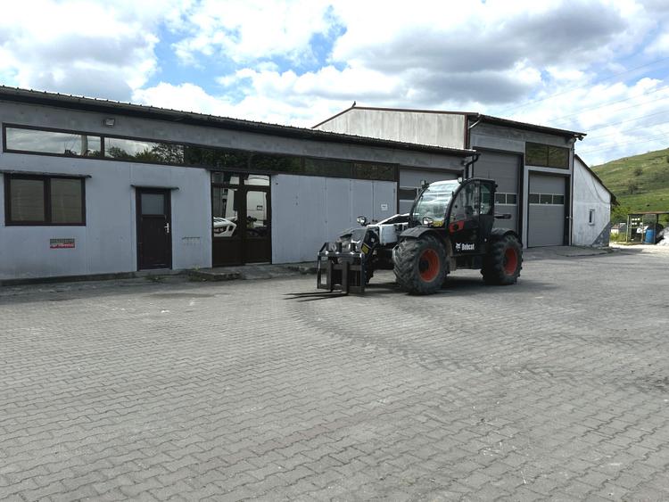 DEPOZIT 450 mp. Birouri Hala si TEREN Imprejmuit 4077 mp Asfalt - Utilitatile