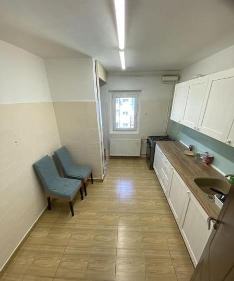 Apartament 3 camere decomandat zona metrou Gorjului
