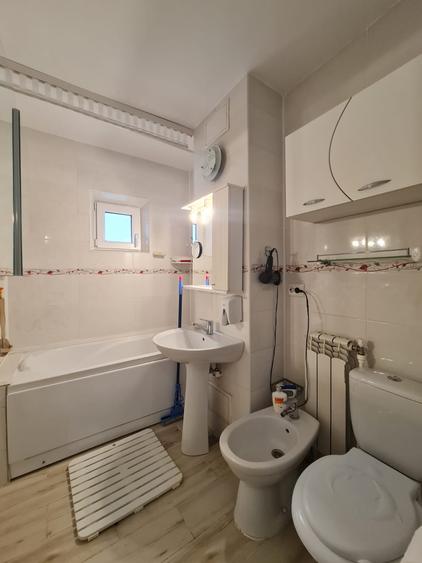 Vanzare apartament 3 camere dec in Galati, Sid-Vest, parter cu gradina