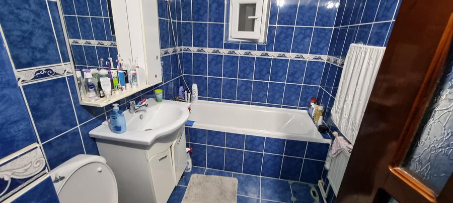 Apartament cu 3 camere zona Scolii 11