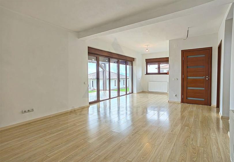 Casa intabulata 5 camere 2 bai si curte generoasa in Bavaria Park