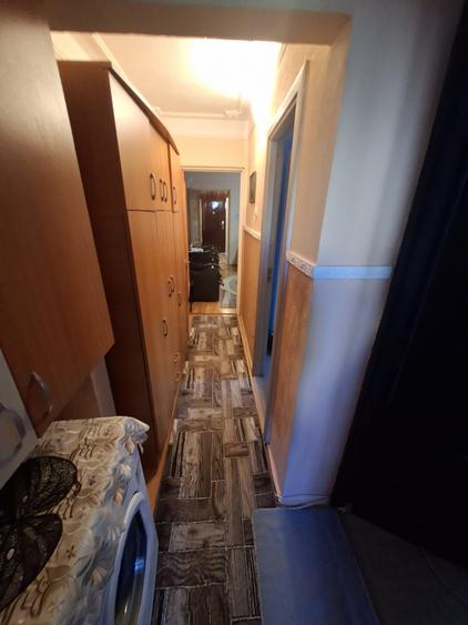 Apartament cu 3 camere, etajul 2/4, zona Dacia