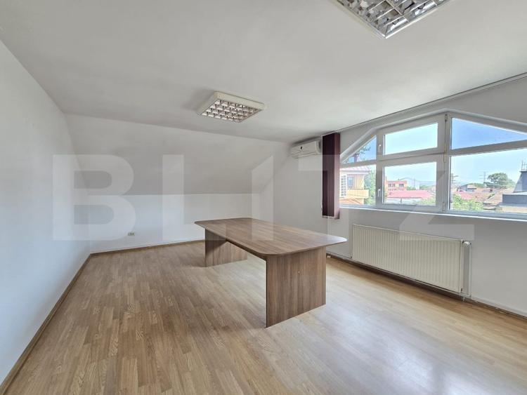 Casa de vanzare, cu 9 camere, 308 mp, zona RrM1