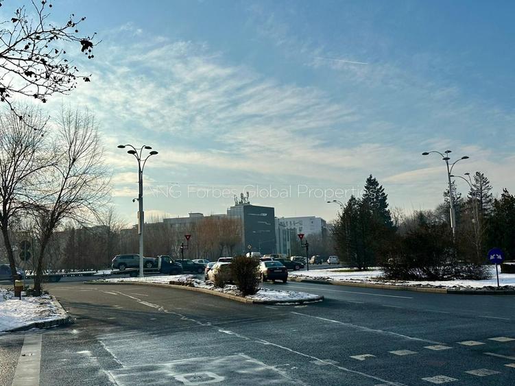 Duplex de lux cu terasă spectaculoasă, în inima zonei Charles de Gaulle