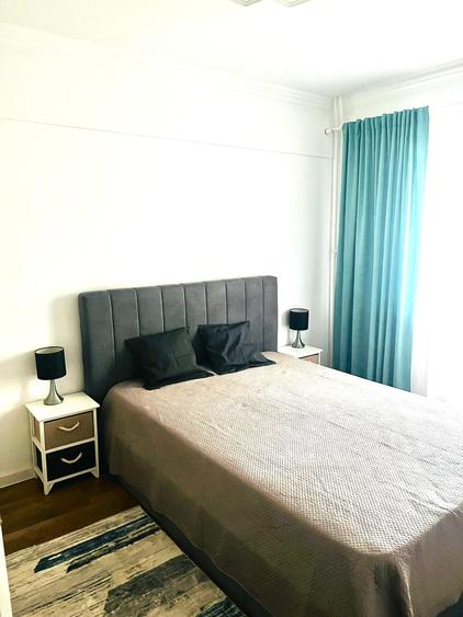 Apartament cu 3 camere, decomandat, zona Podu de Fier