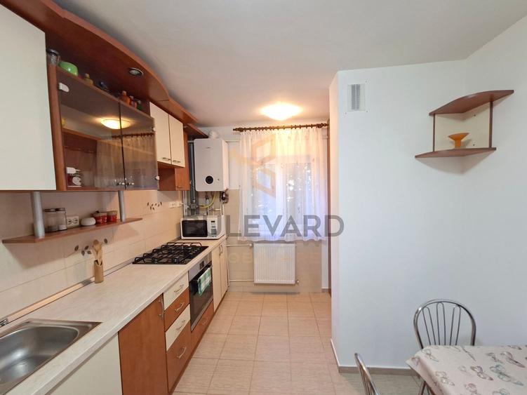 Apartament 3 camere decomandate + parcare, mijlocul strazii Titulescu!