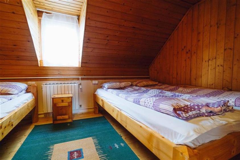 Pensiune si casa de oaspeti la pasul Bucin (Pensiunea Kamilla)