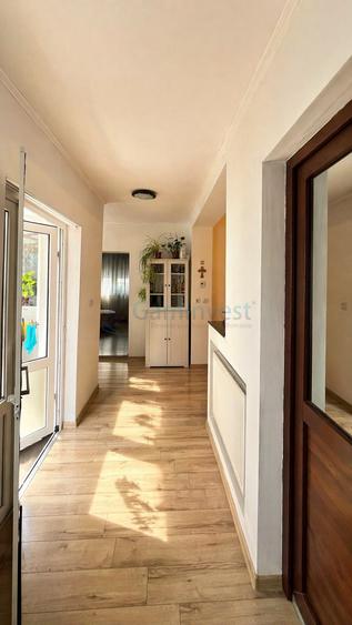 Casa cu 4 camere de vanzare in Oradea, zona Dragos Voda
