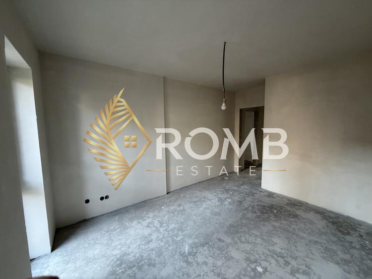 Apartament pe două niveluri, 60 mp, teren 360 mp, zona Edgar Quinet