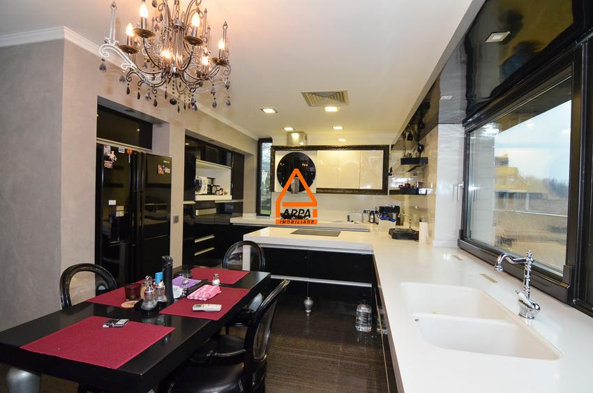 Casa / Vila de lux - 400 mp , 2800 mp teren –  Bucium