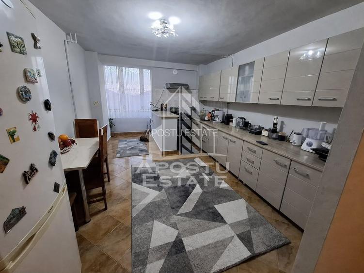 Apartament cu 4 camere de vanzare, etaj intermediar, Mircea cel bătrân