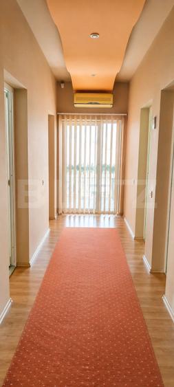 Casa de vanzare cu 5 camere, 298 mp, Cartierul Rogerius