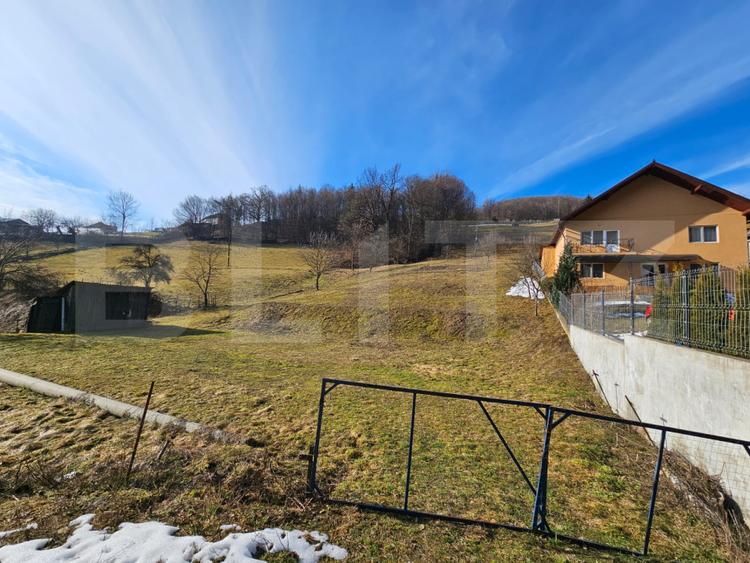 Teren intravilan de 2147 mp în Câmpeni