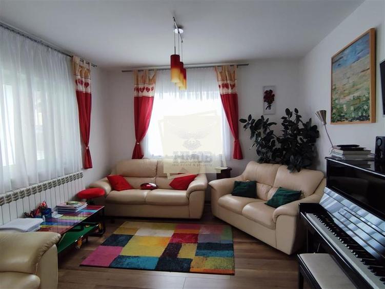 Casa individuala 5 camere terasa acoperita 3 bai si 458 mp teren in Cristian