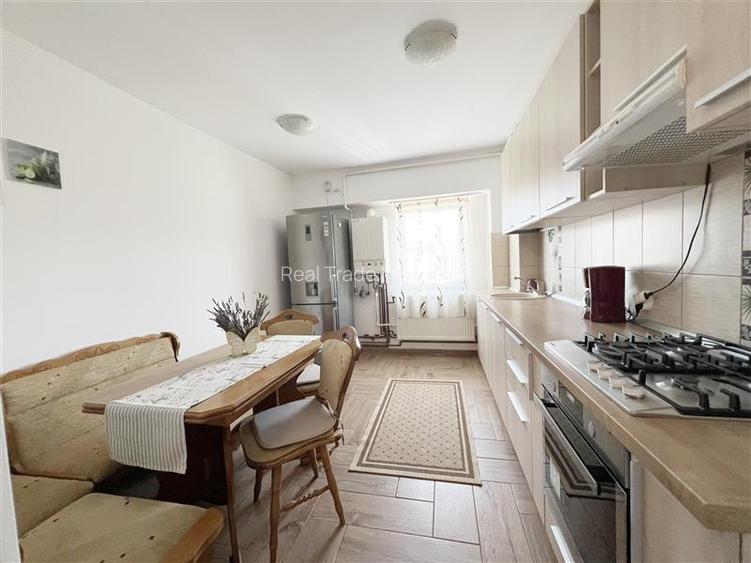 Apartament 2 camere etaj intermediar intrare Racadau - 5