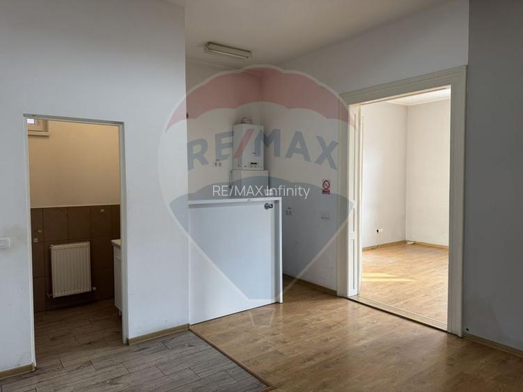 Apartament ultracentral cu curte, 2 unități locative. Str. Pitesti - 14