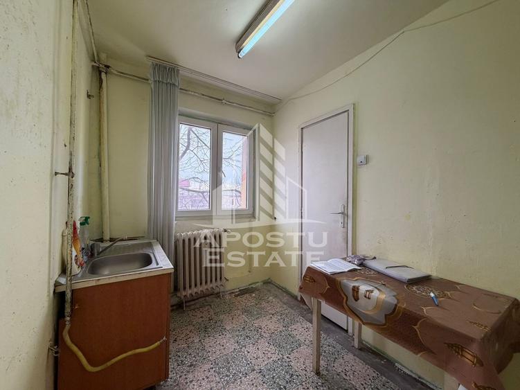 Apartament cu 2 camere, conf 1, semidecomandat, zona Spitalul Judetean