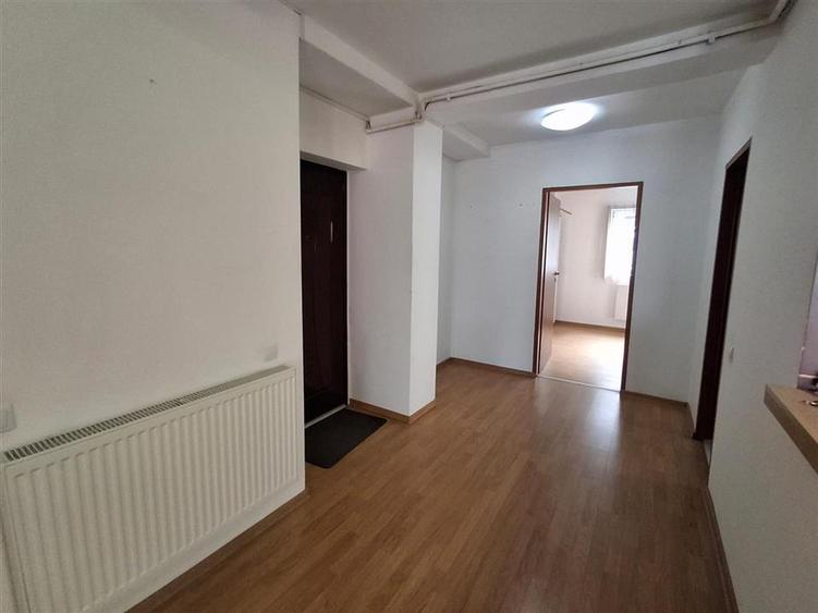 Apartament 3 camere 2 bai parcare zona Strand