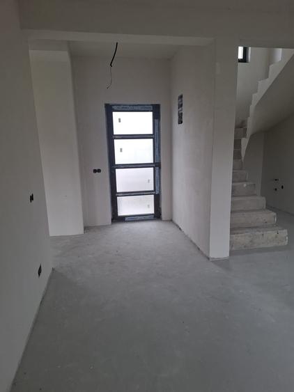 Case tip duplex, 4 camere, 110mp, 240 mp teren Dezmir