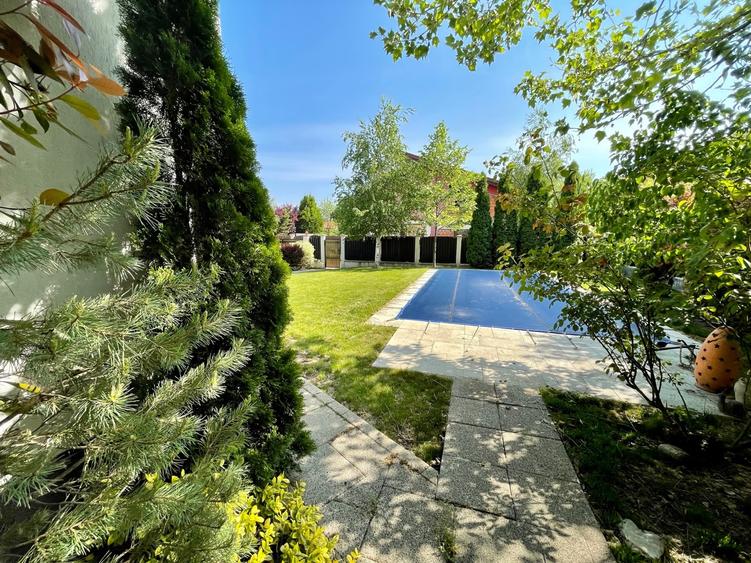 Vila cu Piscina in complex privat -Iancu Nicolae