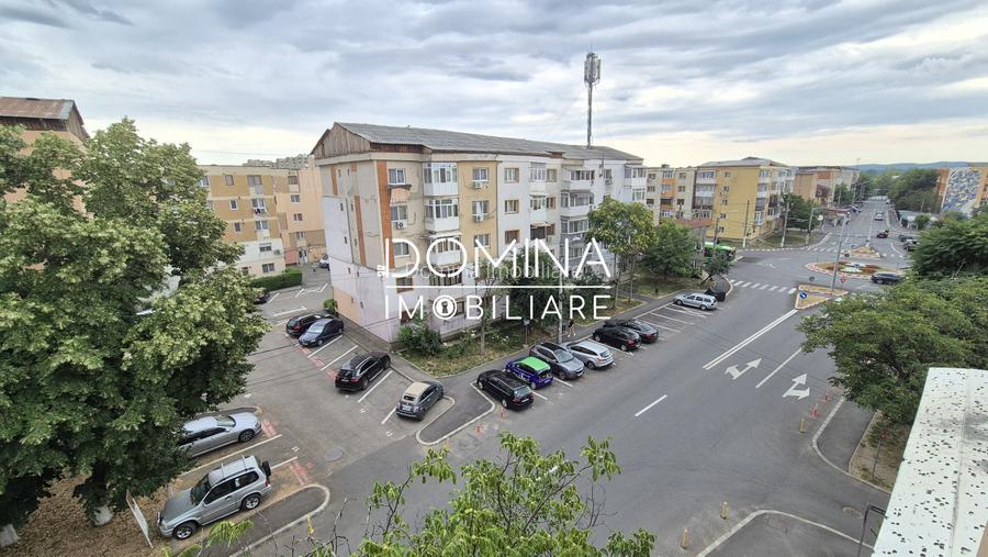 Vânzare apartament 3 camere, 75 mp, situat în Târgu Jiu, strada 23 August - 9