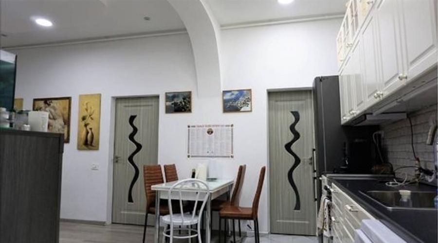 Apartament 3 camere in casa, renovat zona Str. LUNGA