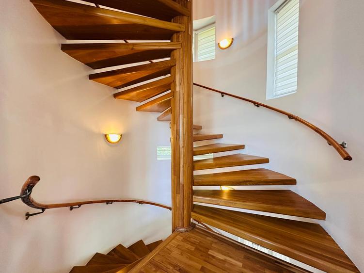 VANZARE VILA DEOSEBITA - zona exclusivista || Vatra Luminoasa