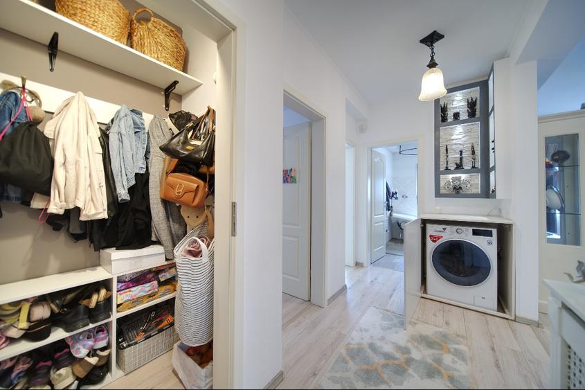 Proprietar vând apartament deosebit cu 170m2 curte privata, terasa,3 cam ,2 bai