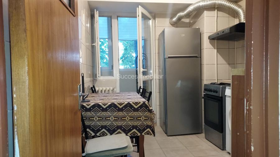 Titulescu, scoala 3, 3 camere decomandat, 80 MP ,loc parcare, etaj 1, 500 euro - 10