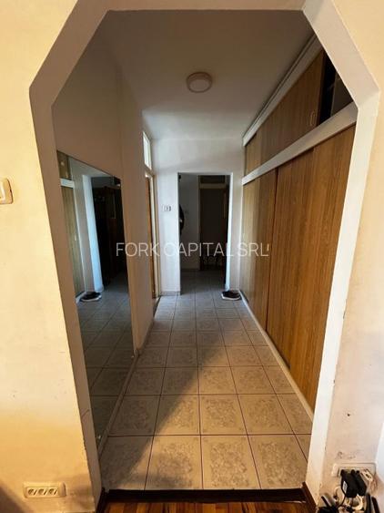 Bulevardul 1 Decembrie 1918, 3 camere cu balcon etj 4/8 cu balcon -apartament de - 2