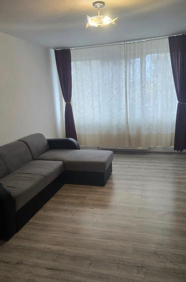 Închiriez garsoniera Tineretului
