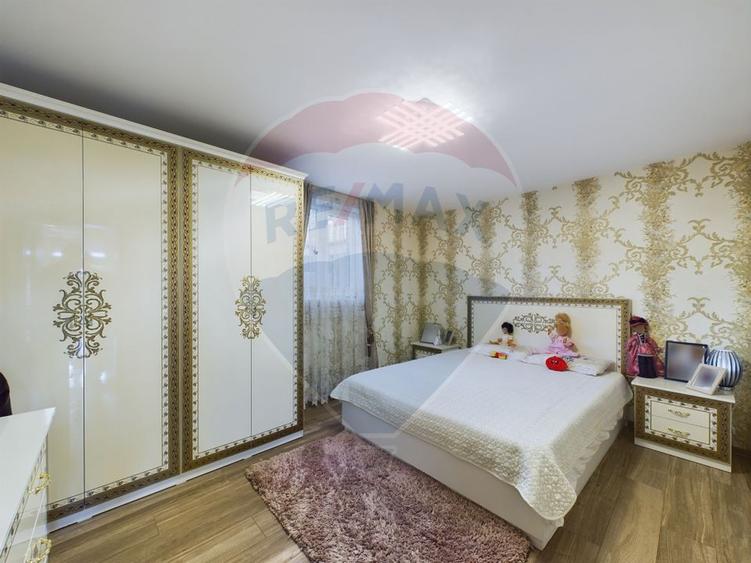 Casă / Vilă 5 camere + Mansarda Foarte Spatioasa