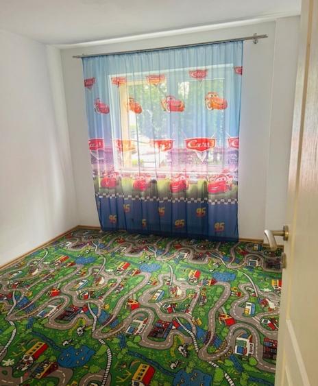 Apartament 3 camere decomandat, zona Astra-Zorilor