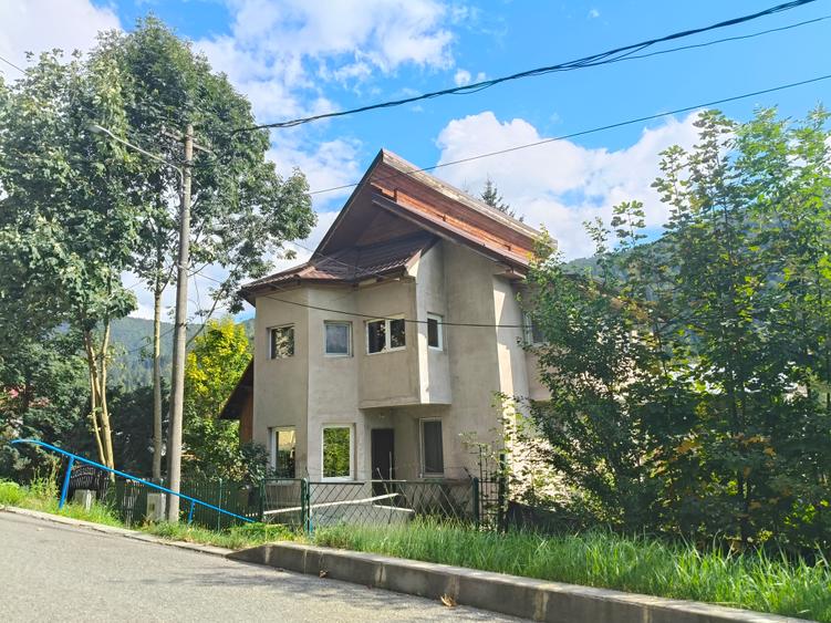 Vila D+P+E de vanzare in Azuga