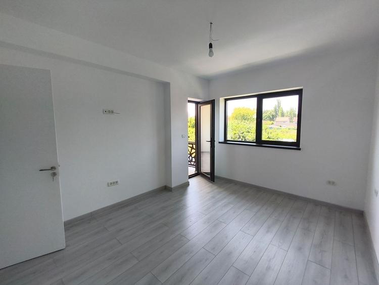 Casa noua la gata in Viile Noi, 4 camere, 3 bai, beci, 2 balcoane.