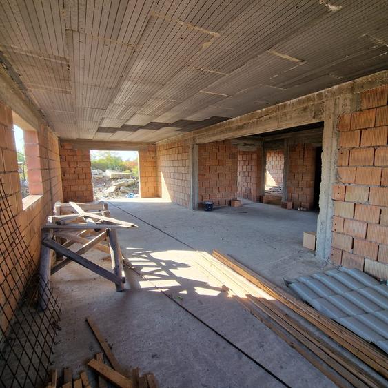 Se vinde casa la rosu, sat Malaiesti jud. Prahova , pret 72000 euro negociabil.