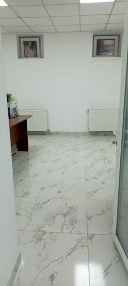 Spațiu comercial / demisol 272,3 mp — centrală proprie, chicinetă, toaletă —