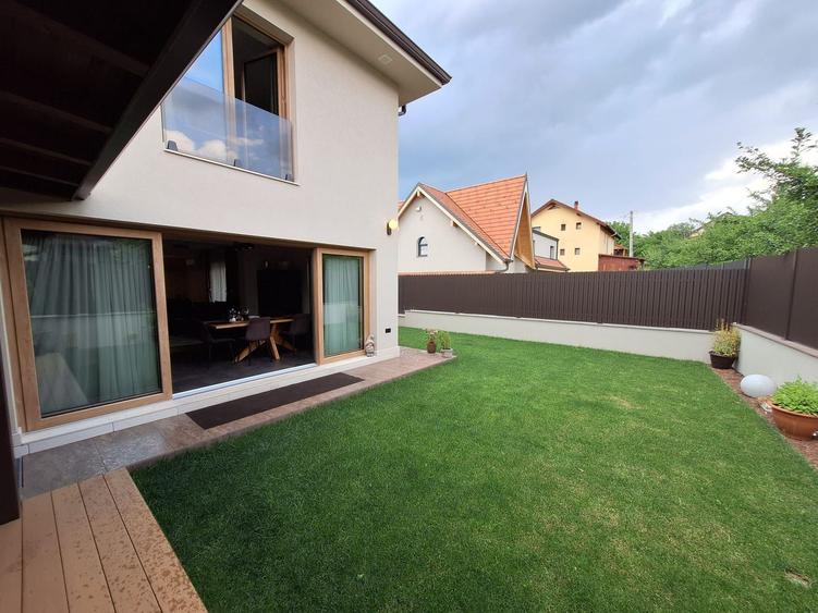 Casă cu finisaje și dotări premium