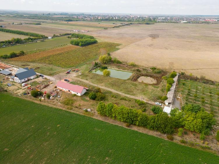 Casă cu teren 13 418 mp intravilan