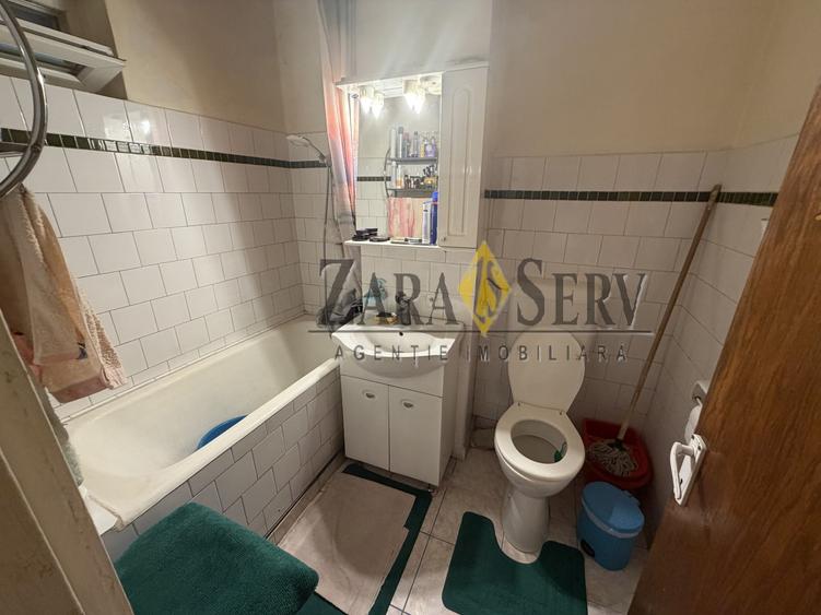 Apartament de vanzare 3 camere zona Podul Inalt