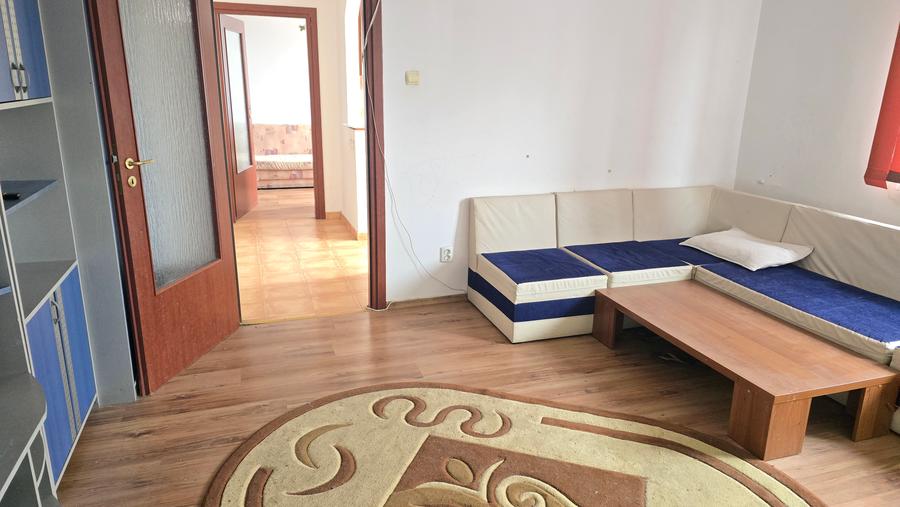 Vand apartament 3 camere in Deva, zona Piata Victoriei, etaj 3, mobilat