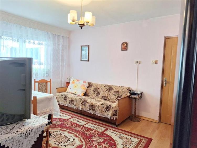 Apartament 2 camere semidecomandat zona Milcov
