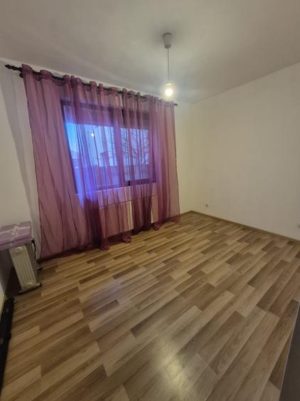 Apartament 2 camere decomandat | Bucătărie închisă mobilată | Parcare inclusă |