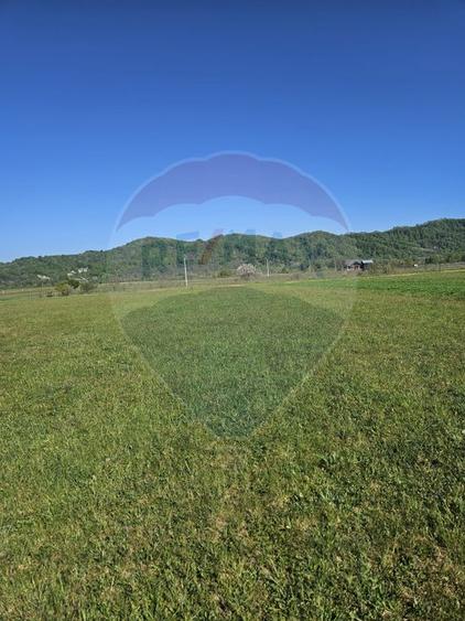 Teren intravilan de vânzare în Crăciunești – 1.780 mp