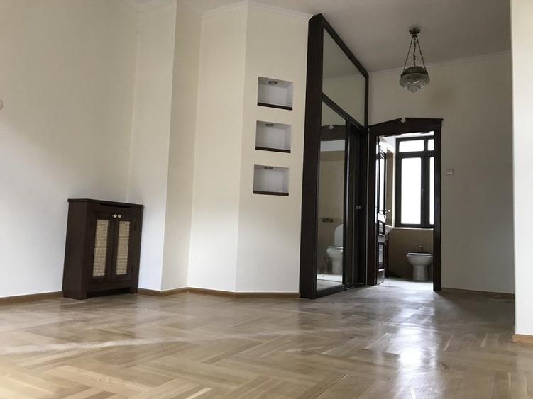 Apartament in zona Romana-Dacia cu 5 camere nemobilate