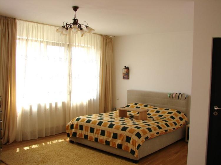 Vanzare vila individuala | 6 camere | Otopeni | Panouri solare